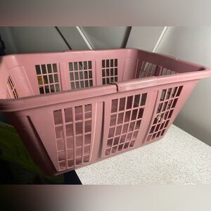 Pink vintage Rubbermaid laundry basket